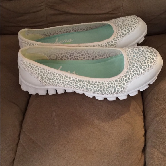 Skechers Shoes - NWOT SUPER CUTE SKECHERS SIZE 8.5